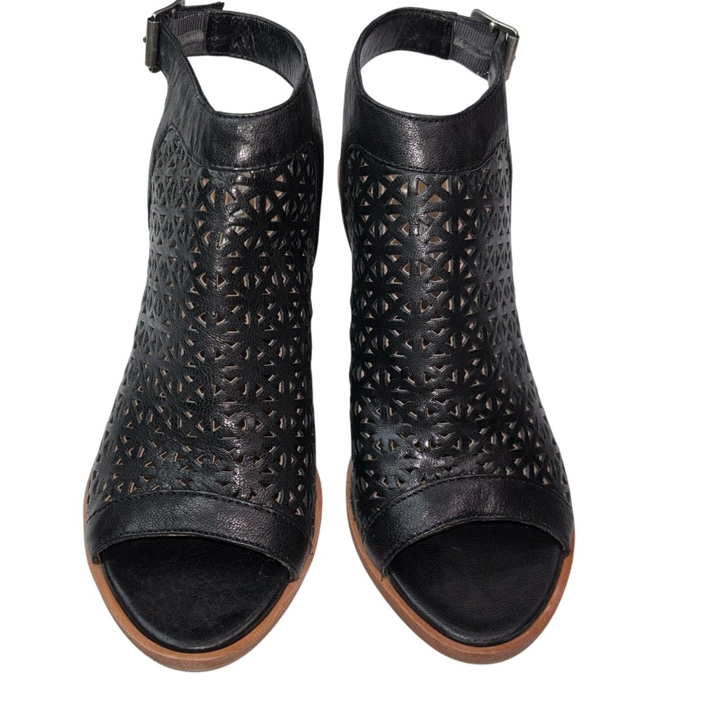 New Block Heel Leather Sandals Trask Womens 7.5 Black Leather Laser Cut NWOT - Picture 2 of 9